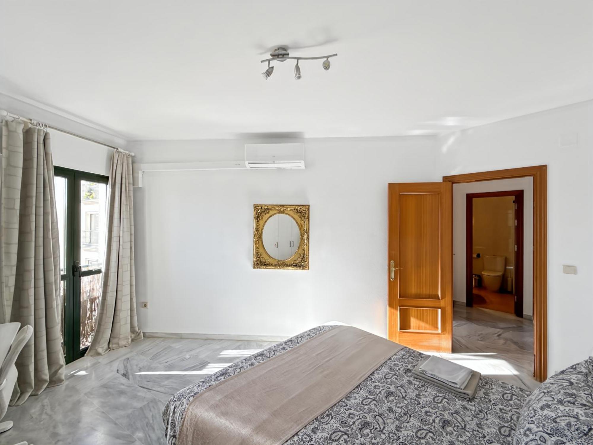 Exclusive Malaga Apartments With Cathedral Views And Auto Check-In Экстерьер фото